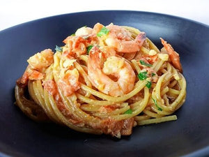 Creamy garlic prawn spaghetti