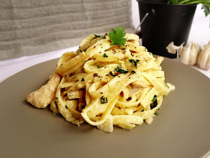 Chicken in light creamy white sauce with fettuccine